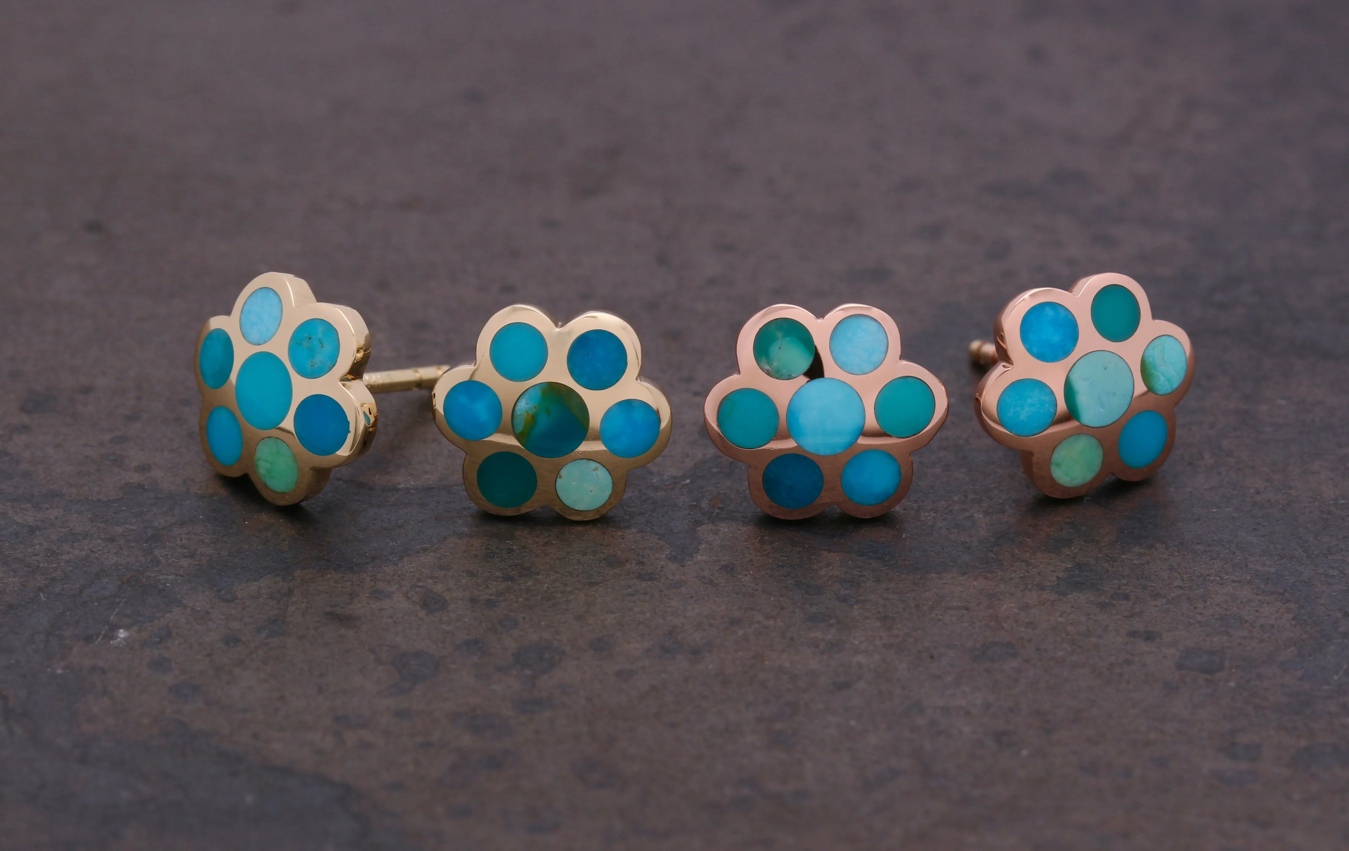 Effervescent Bleu Parti Studs
