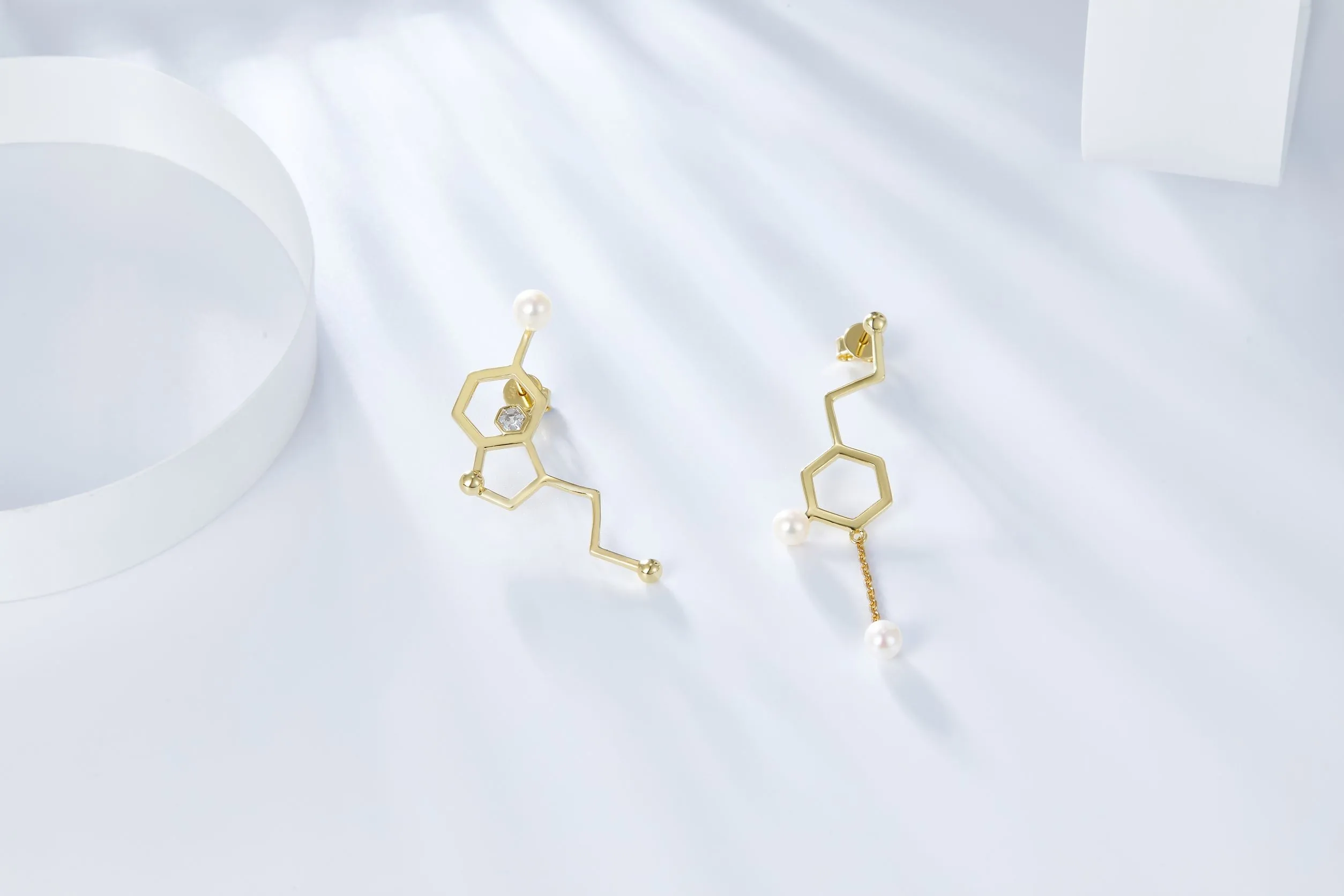 Molecule Structure Pearl Stud Earrings